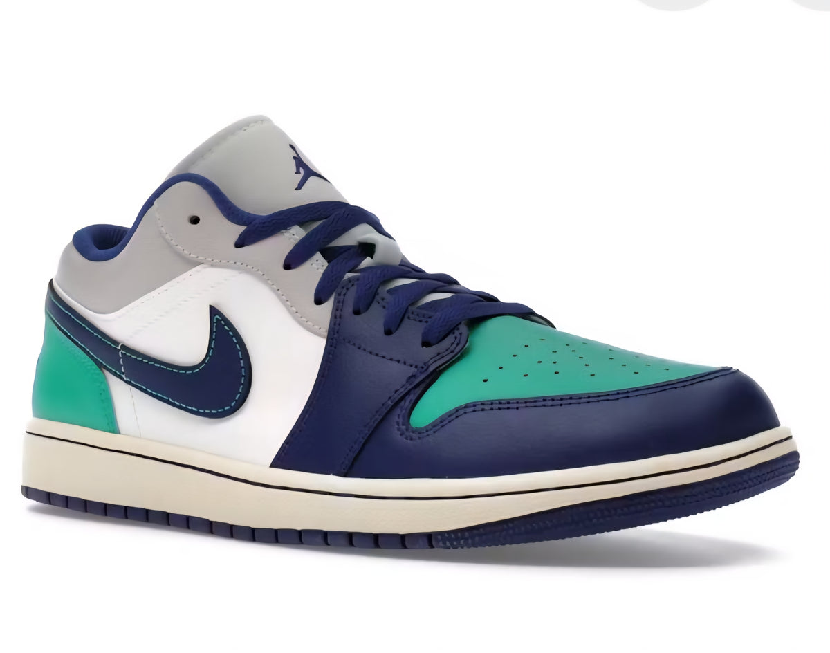 Jordan
Air Jordan 1 Low Rare
Men – Sail/Deep Royal Blue-stadium Green - Size US 9