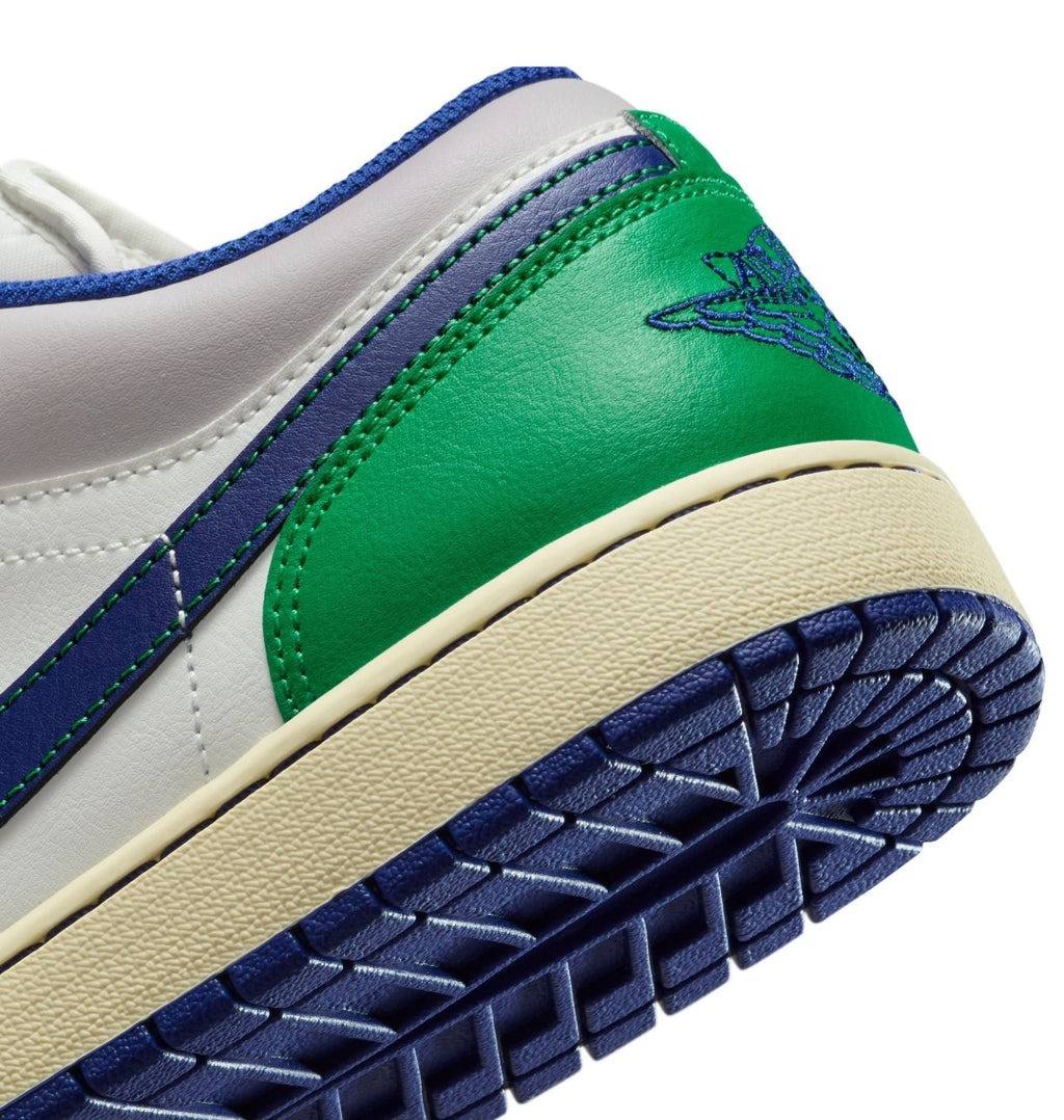 Jordan
Air Jordan 1 Low Rare
Men – Sail/Deep Royal Blue-stadium Green - Size US 9
