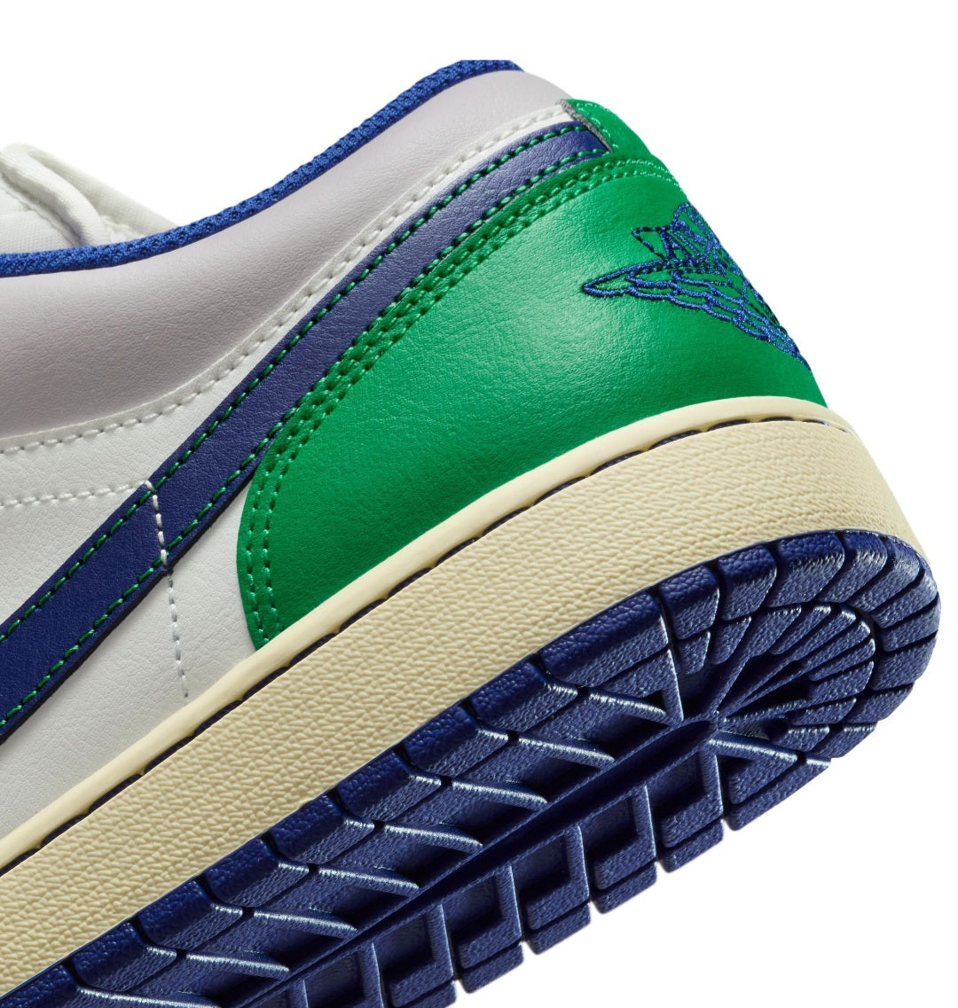 Jordan
Air Jordan 1 Low Rare
Men – Sail/Deep Royal Blue-stadium Green - Size US 9