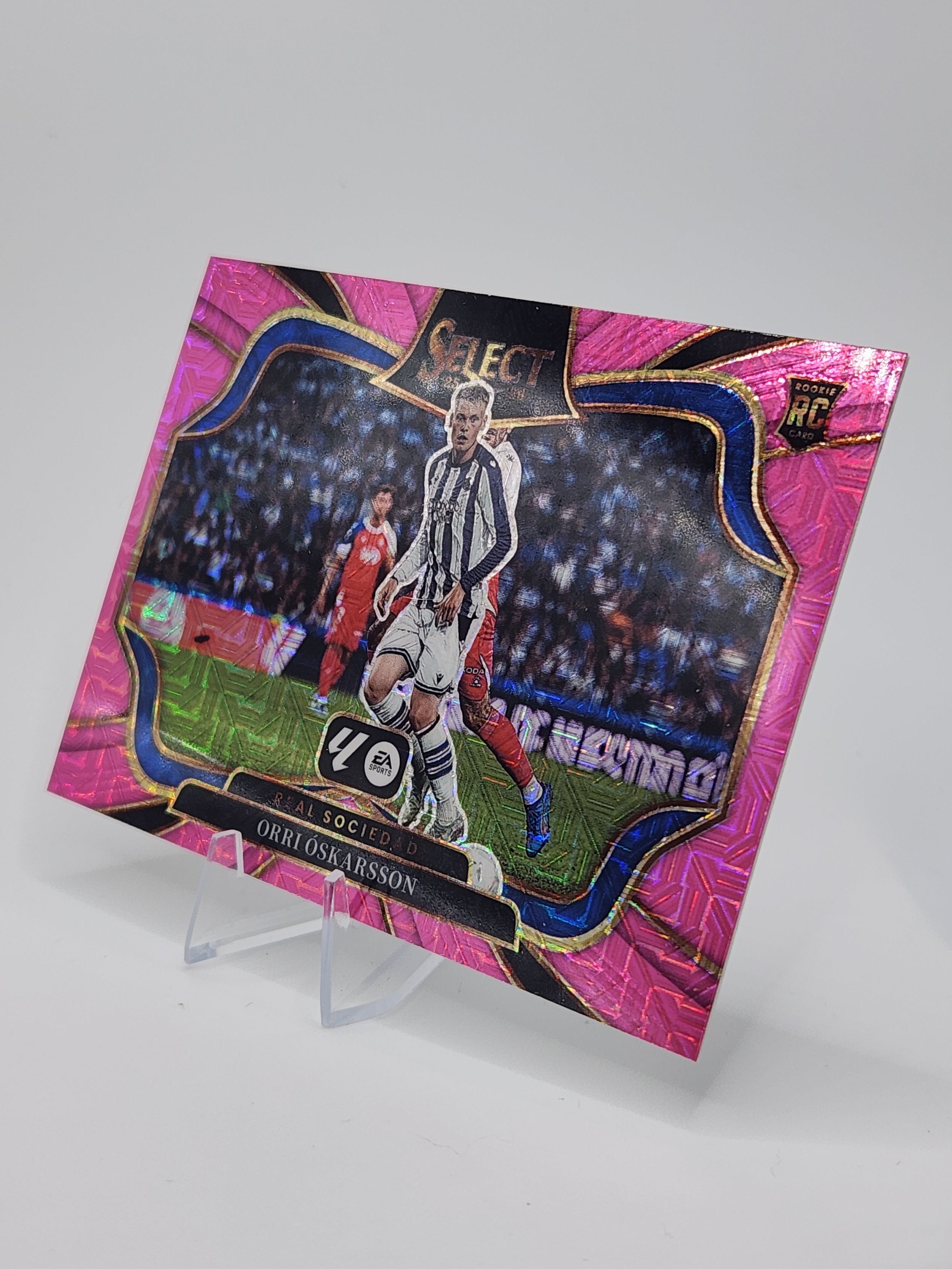 Orri Oskarsson Real Sociedad - 2025-26 Panini Select La Liga "Pink Mojo" Field Level Prizm 62 of 99 Card
