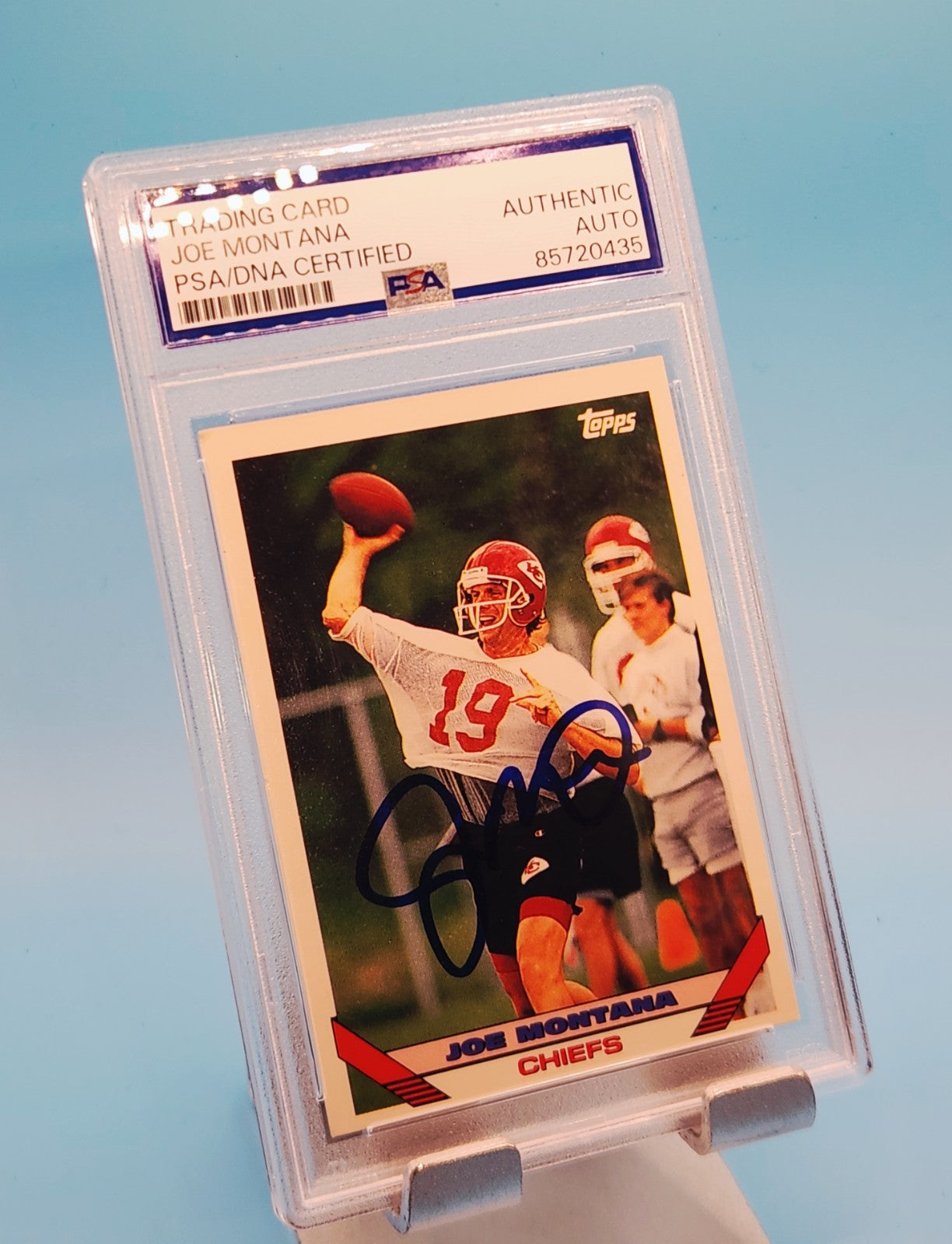 Joe Montana NFL Legend 1993 Topps Autograph Card #200 (PSA/DNA)