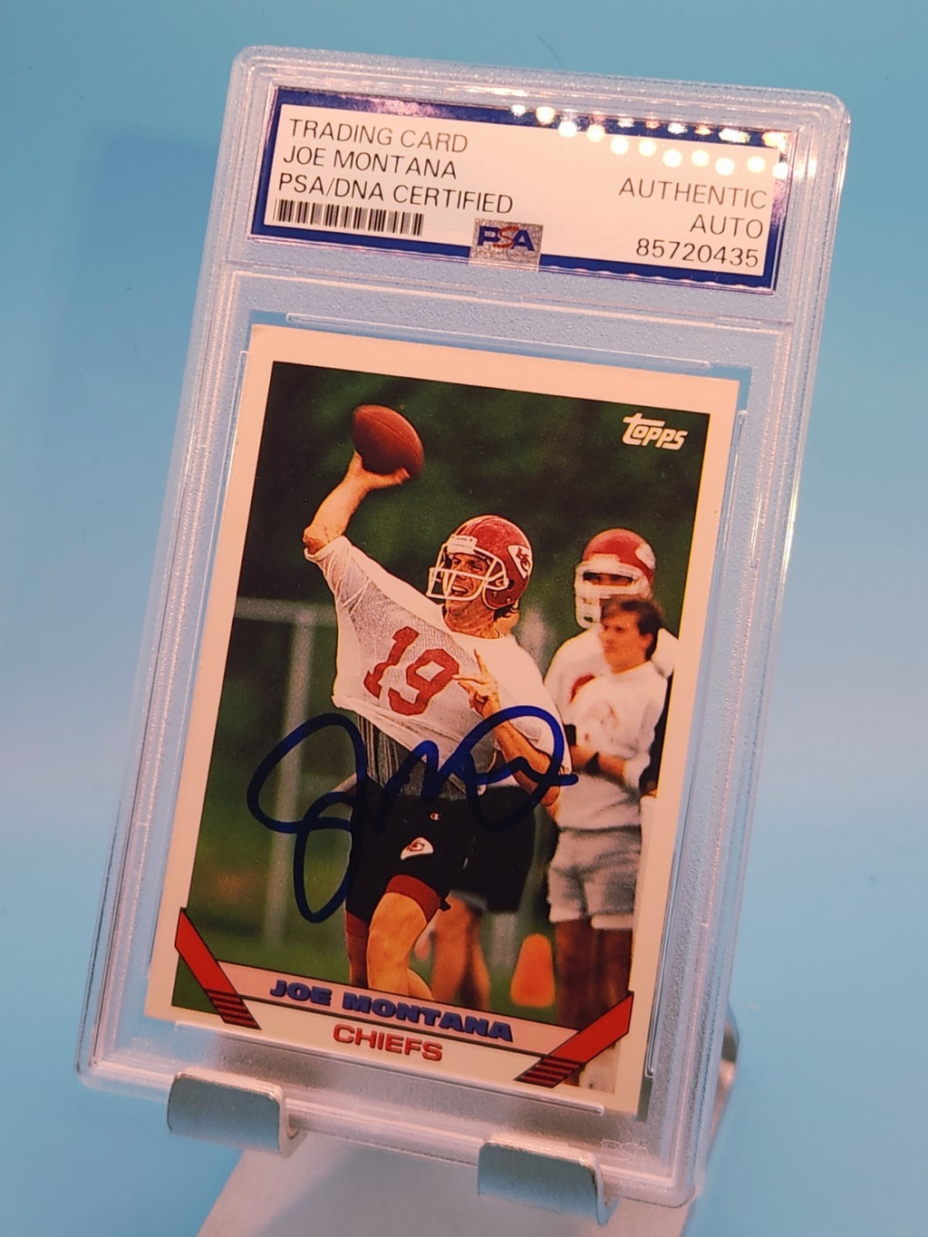 Joe Montana NFL Legend 1993 Topps Autograph Card #200 (PSA/DNA)