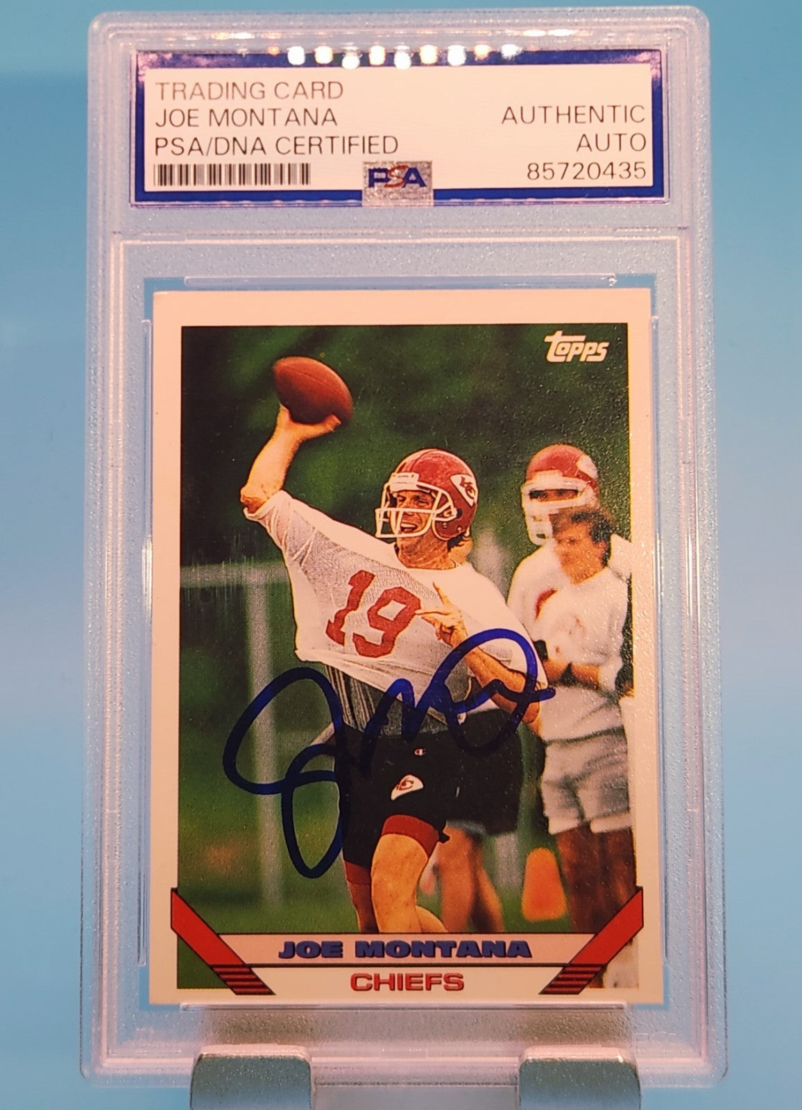 Joe Montana NFL Legend 1993 Topps Autograph Card #200 (PSA/DNA)